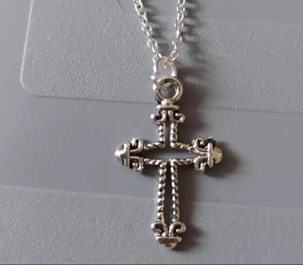 Silver Tone Cross On A silver Plated  Necklace Approx 18 Inches