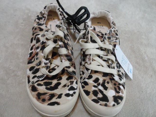 Time and Tru Leopard Print Memory Foam Sneakers Size 8.5 Tan Beige Scrunch Back