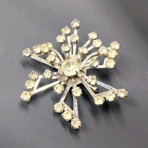 Vintage Snowflake Brooch Pin Silver Tone Clear Glass Rhinestone Prong Setting