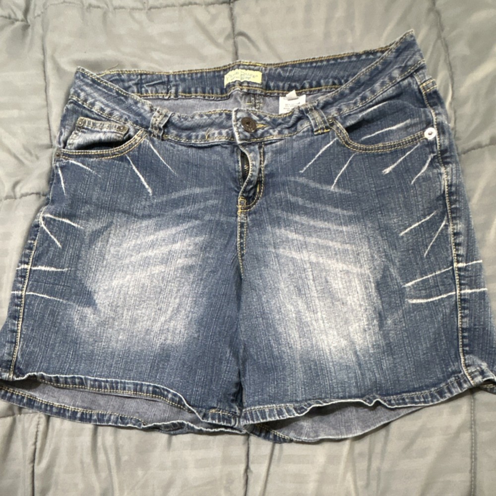 Paris Blues Bermuda Distressed Denim Shorts Women’s Size 14 Blue Stretch Pockets