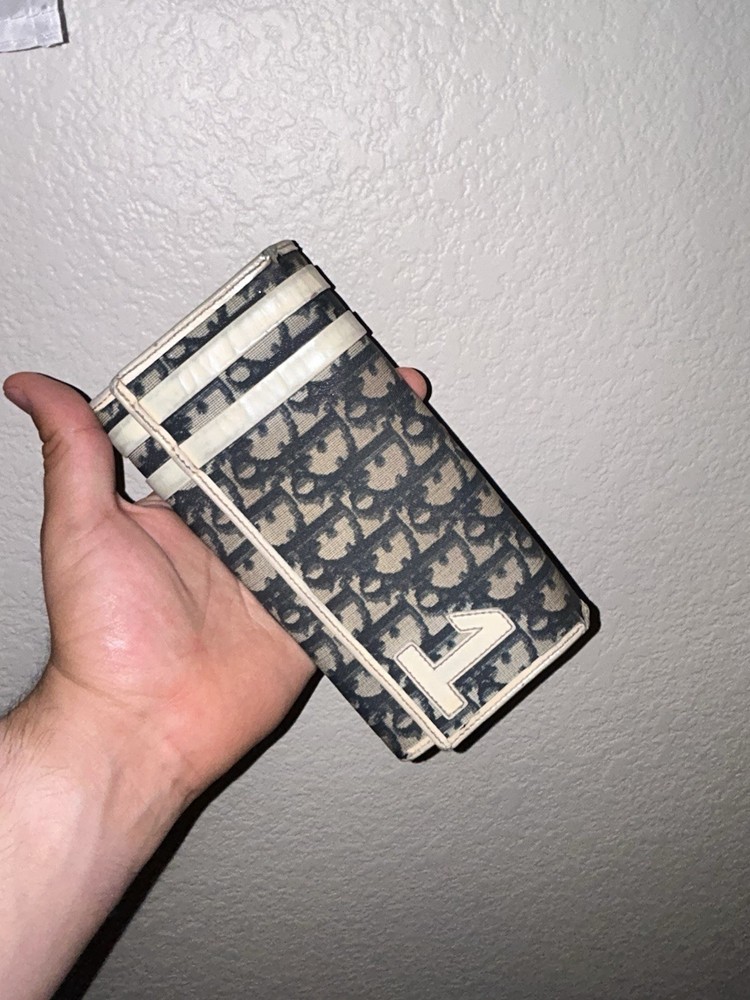 Slim RFID-Blocking Leather Wallet for Men and Women