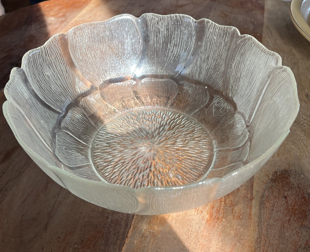 ARCOROC Fleur 9” Salad/Serving Bowl - NICE!