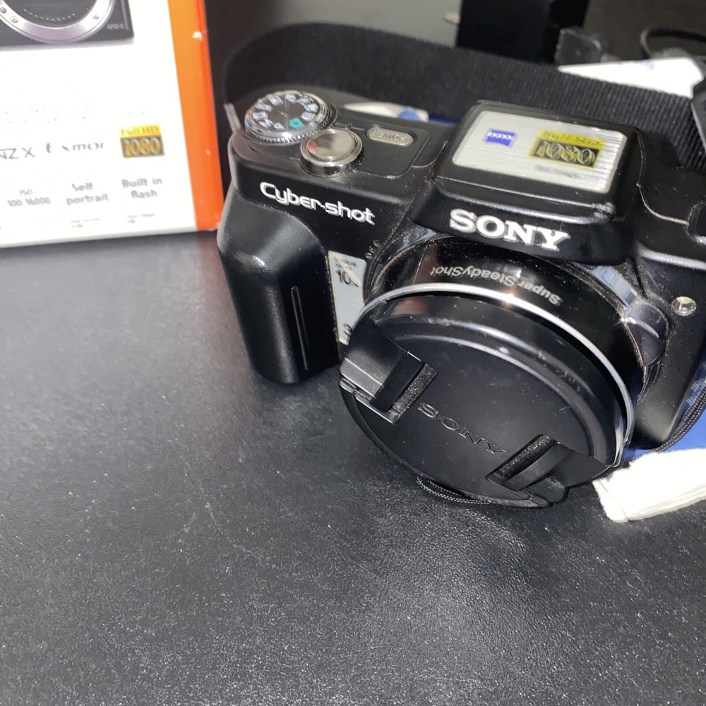 Sony DSC-H10 Camera Damaged AS-IS for Parts or Repair