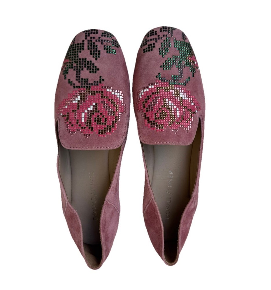 EUC DONALD J PLINER WOMENS FLATS HIRO EMBELISHMENT FLORAL SUEDE BLUSH 6 M