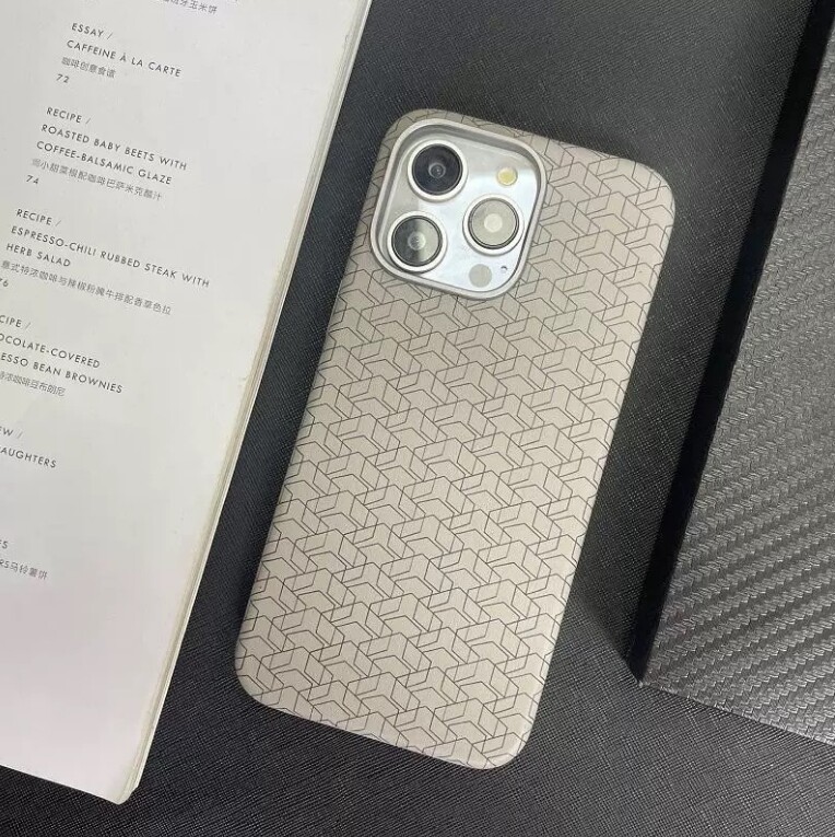 Premium Magnetic Leather Case for iPhone 13/14/15/16 Pro - Solid Color Grid Design