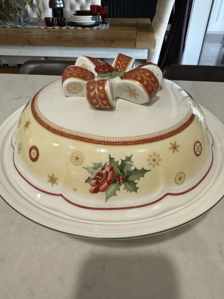 Rare Villeroy & Boch Covered Christmas Dish Pie Vegetable Dish Flawless