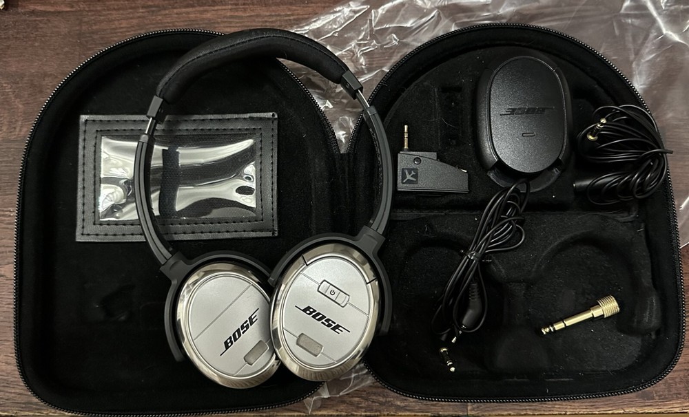 Bose QuietComfort 3 (QC3) Noise Cancelling Wired Headphones complete w case