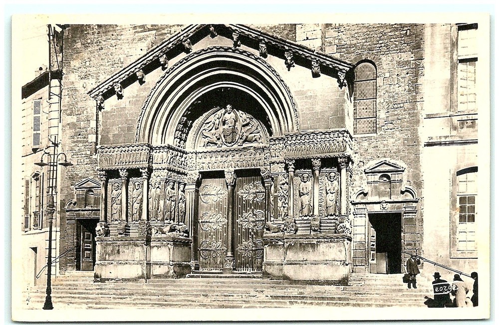 S02-0289, CATHEDRALE ST. TROPHIME, ARLES EN PROVENCE, REAL PHOTO POSTCARD.