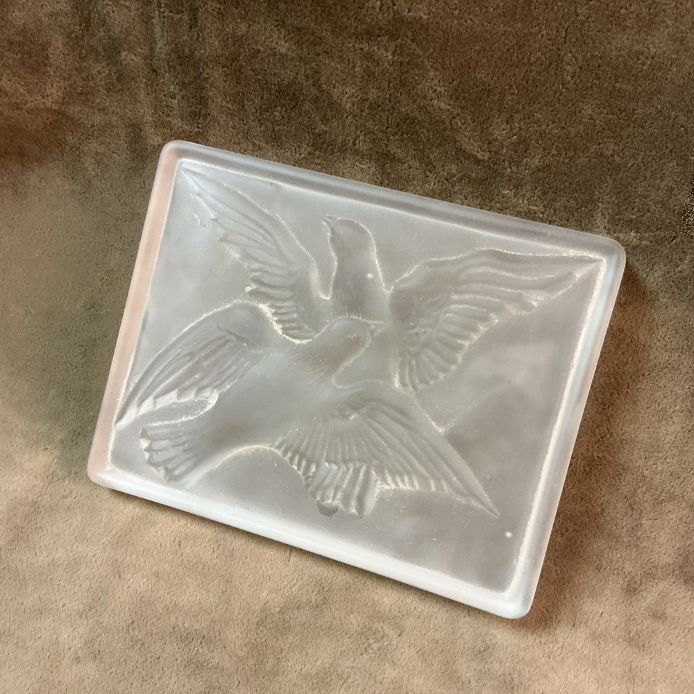 Circa 1930s Verlys Art Glass white/clear Satin Finish bird box top/cover ONLY