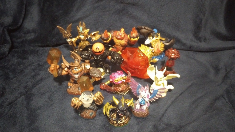 Skylanders Figures lot