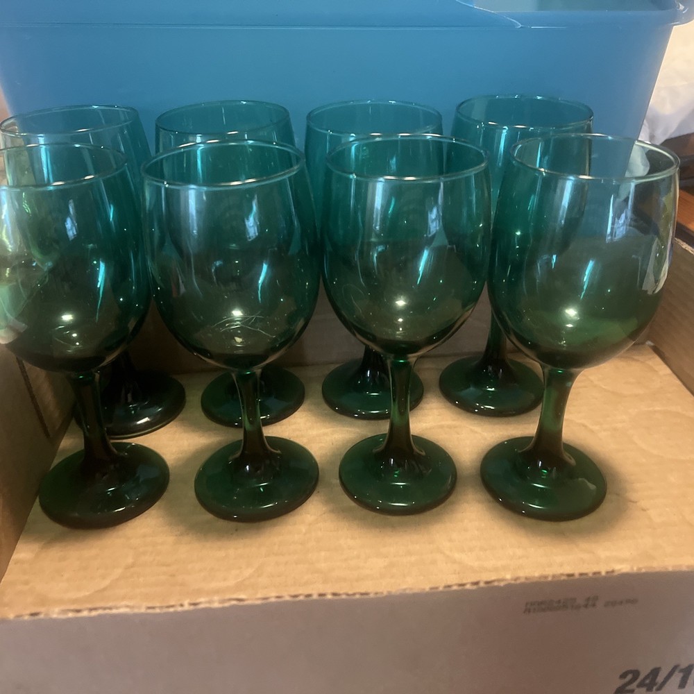 Set of 8 Libbey Emerald Green Glass Water Wine Glasses Goblets 7.5