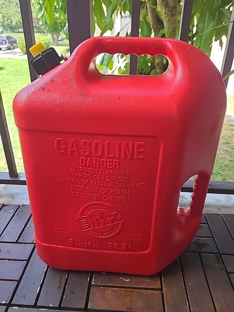 Blitz 6 Gallon 16 Ounce Self Vented Poly/Plastic USA Gas Can, Spout, Cover 50841