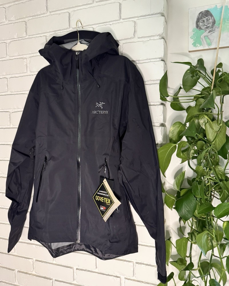 Arcteryx Beta LT Jacket in Large Size for Men and Women
