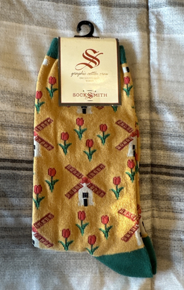 Socksmith Women's Windmill Tulips Yellow Green Crew Sock NWT