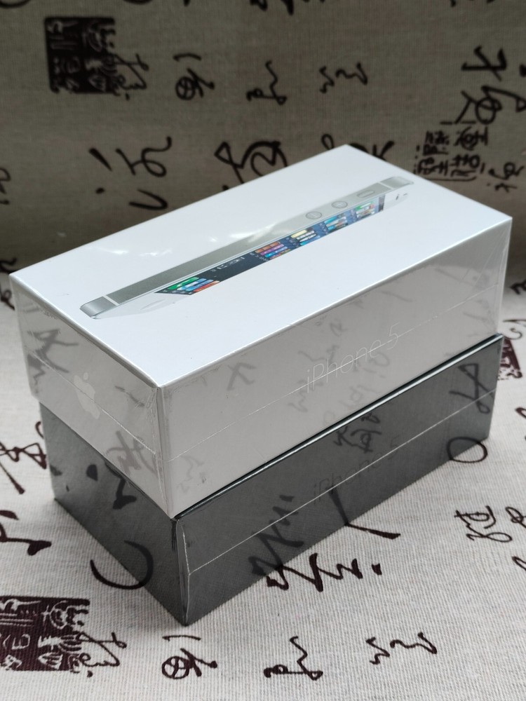 Apple iPhone 5 16GB/32GB/64GB Black/White Fully unlocked rare ios 6