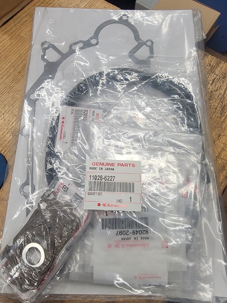 NEW OEM GENUINE KAWASAKI #11028-6227 COMPLETE ENGINE GASKET SET FITS FD590V