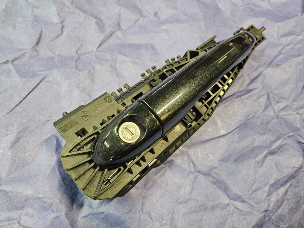 2014 - 2020 JEEP CHEROKEE - LEFT FRONT - EXTERIOR DOOR HANDLE - BLACK