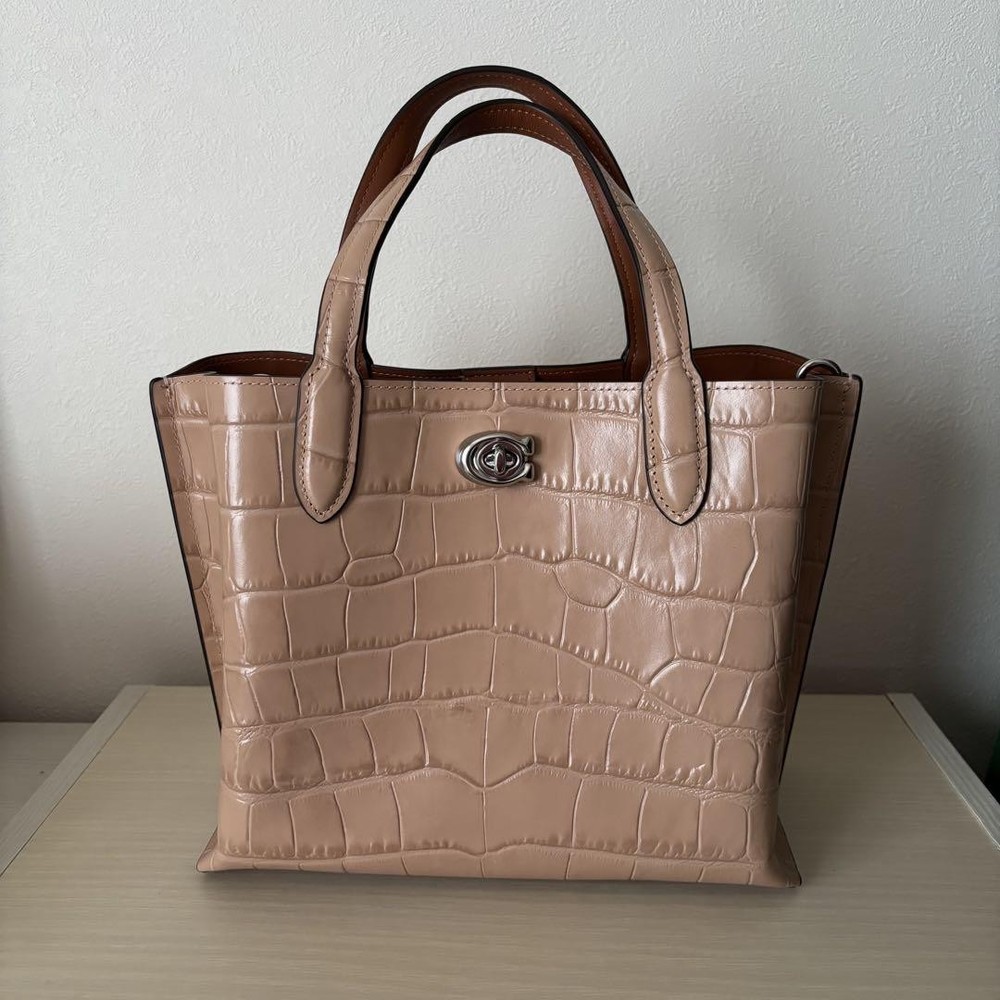 COACH Willow Tote 24 Shoulder Bag in Signature Leather