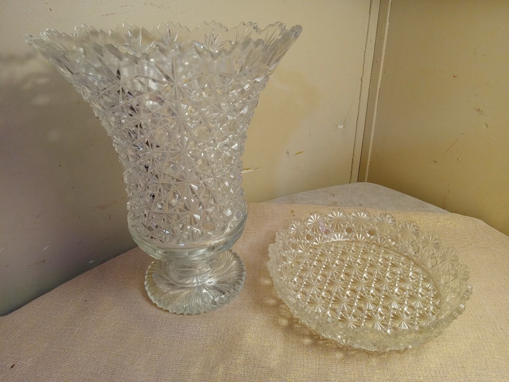 VTG Heavy Lead Crystal Star Design  Pedestal Flower Vase & 9