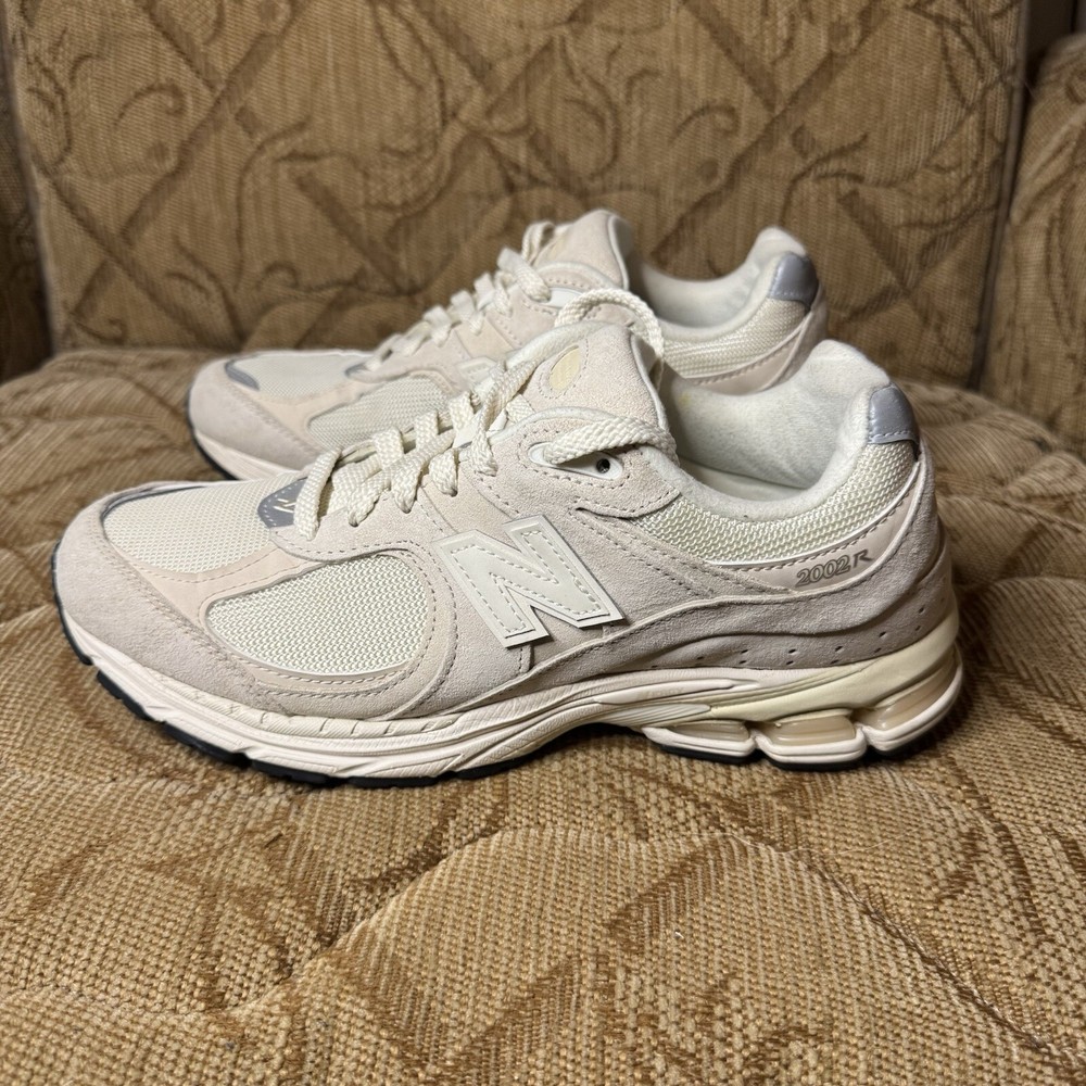 NEW BALANCE 2002R Running Shoes Unisex Size M 9/W 10.5 Beige M2002RCC EUC