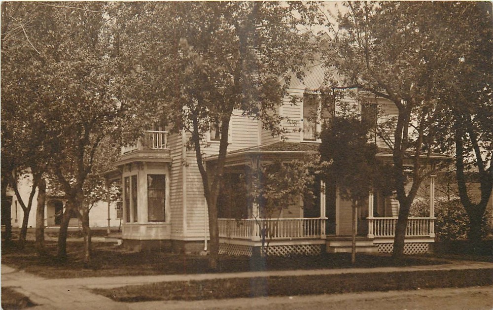 c1910 Menomonie Wisconsin 803 Main Street RPPC Postcard 25-9483