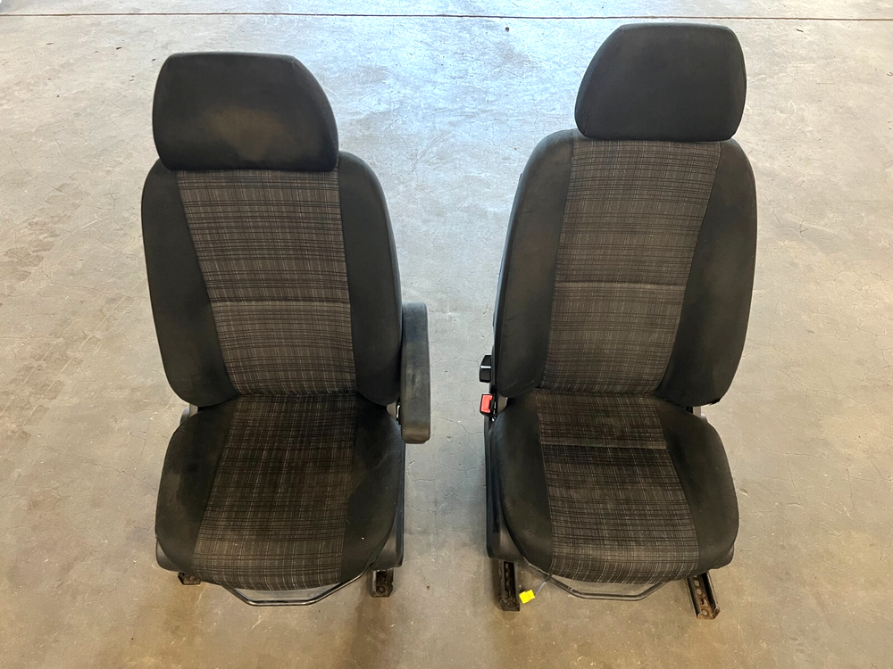 08-13 MERCEDES-DODGE SPRINTER FRONT LEFT & RIGHT COMPLETE SEAT SET, OEM LOT333