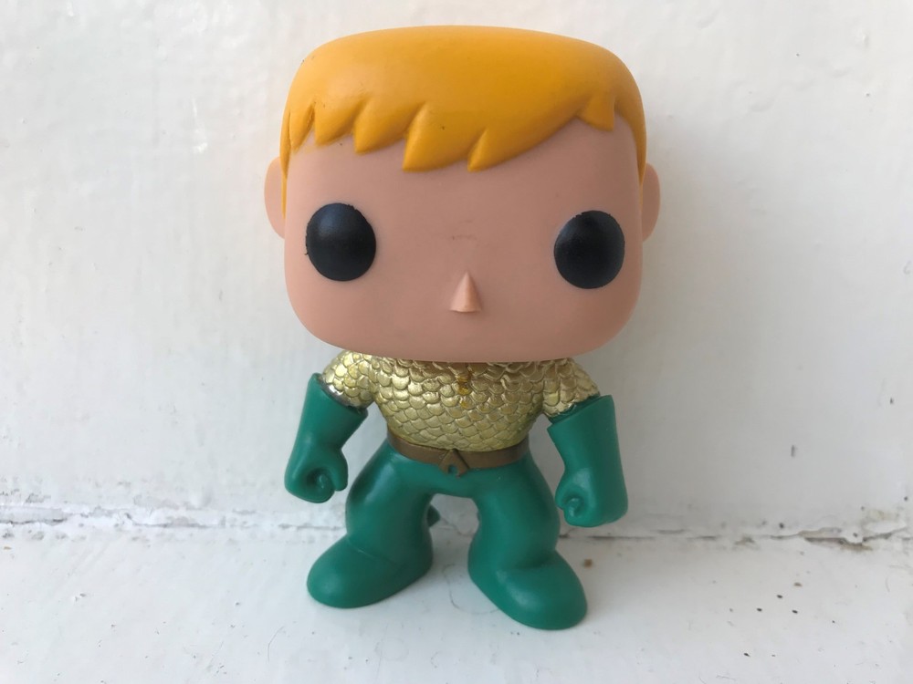 FUNKO POP VINYL #16 DC UNIVERSE SUPER HEROES COMICS SERIES AQUAMAN FIGURE