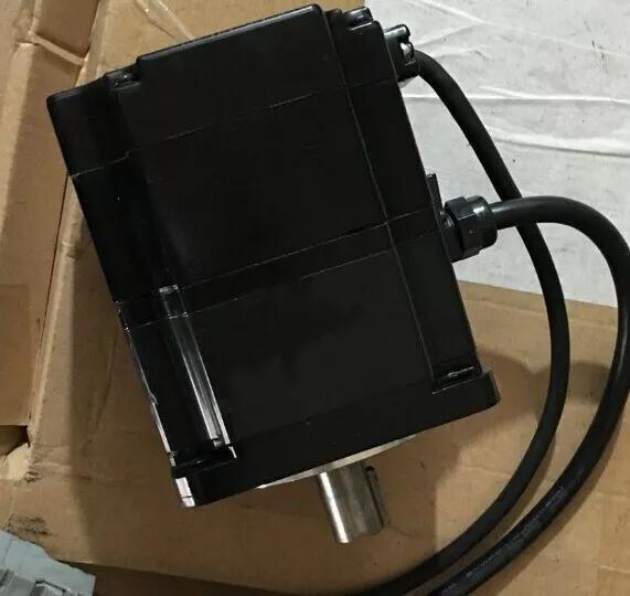 NEW IN BOX YASKAWA AC SERVO MOTOR SGMP-04A314