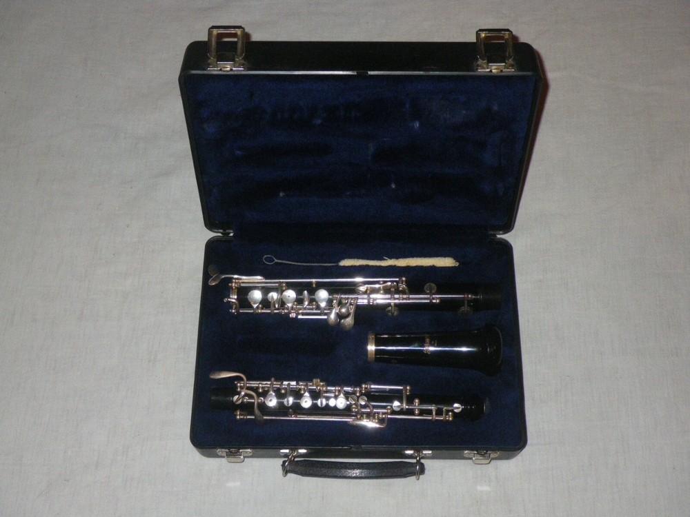 SELMER USA PLASTIC STUDENT LEVEL OBOE - VERY GOOD PHYSICAL & PLAYING CONDITION