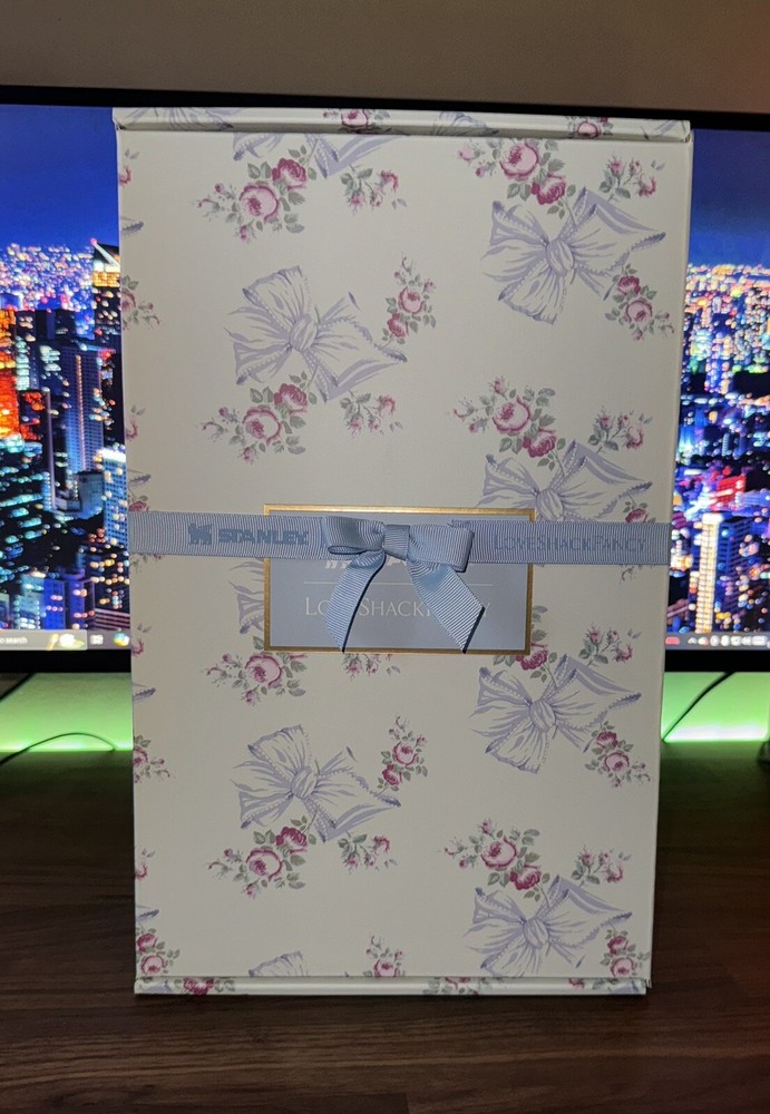 The Stanley - LoveShackFancy Holiday Quencher | 20 OZ - Rosa Beaux Blue NEW