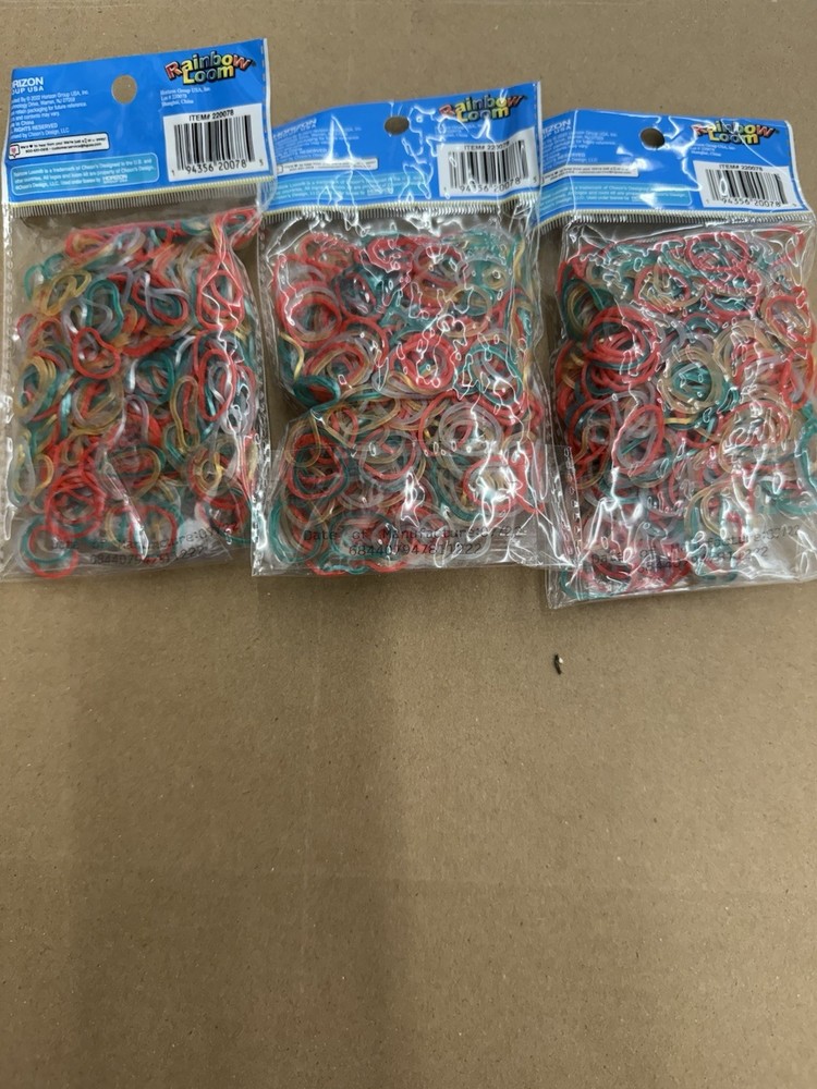 Colorful Rainbow Loom Bands for Holiday Crafts
