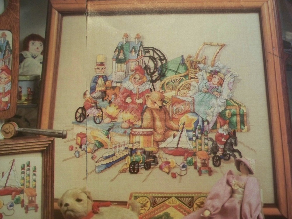 Antique Toys Christmas Magazine Cross Stitch Pattern (G)