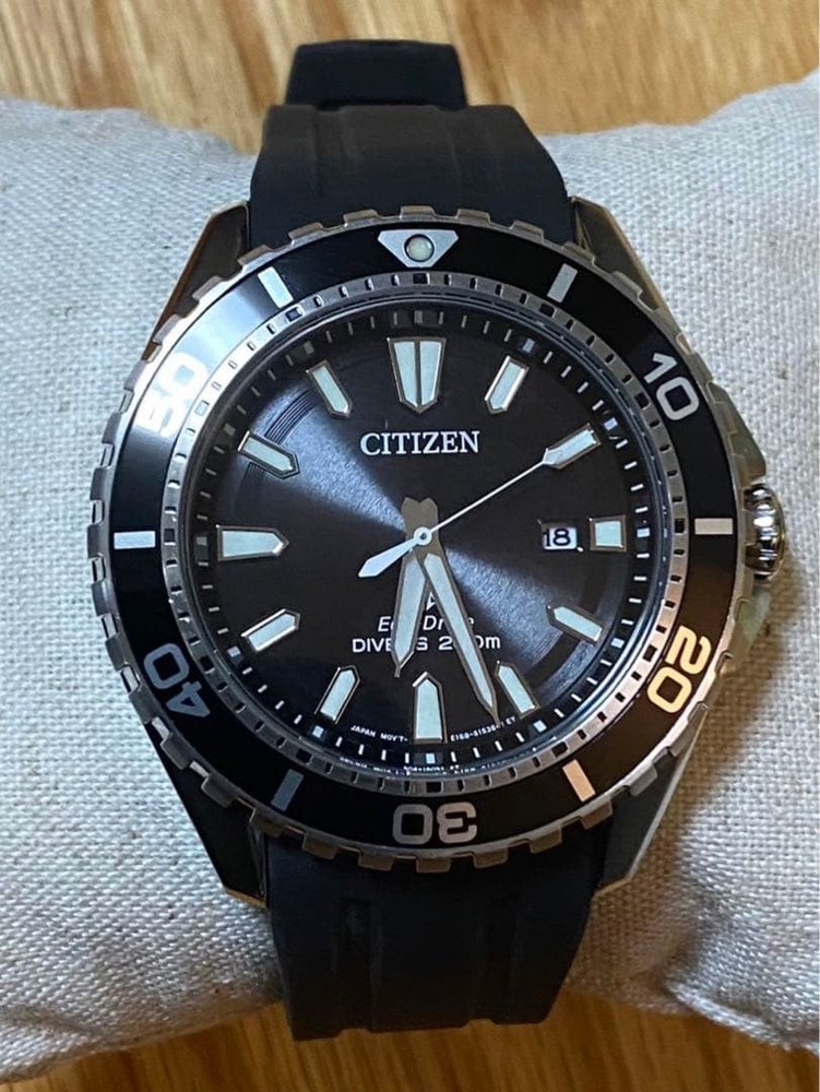 Citizen Diver's 200m Quartz Watch Black Dial Rubber Strap Excellent Condition