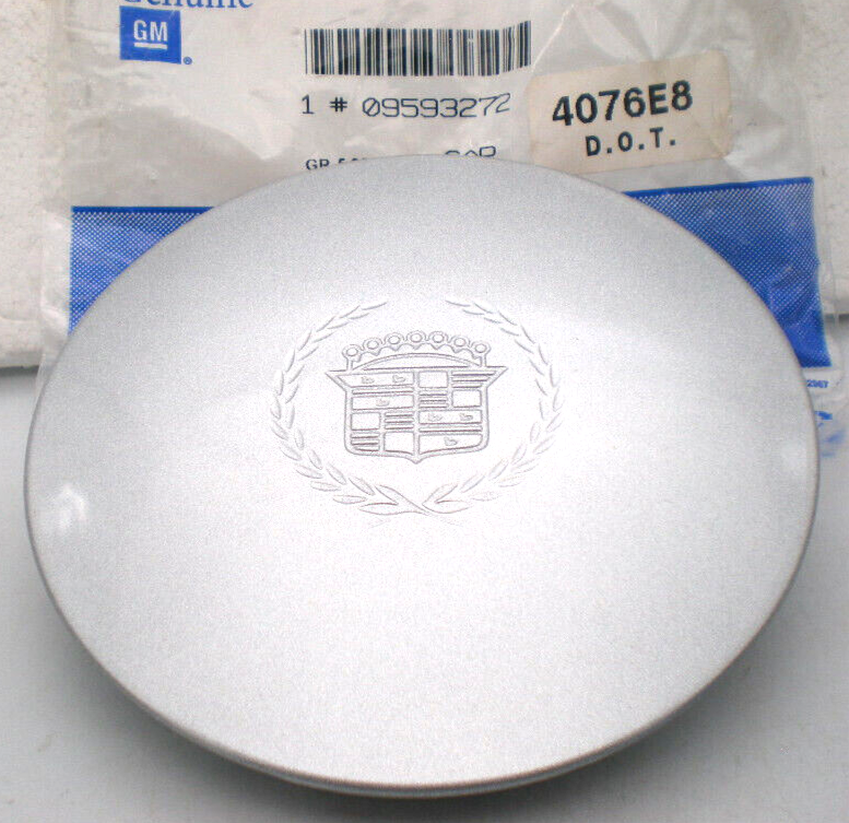 1998-2005 Cadillac DeVille DTS Chrome Center Cap 9593259 03 - Damaged