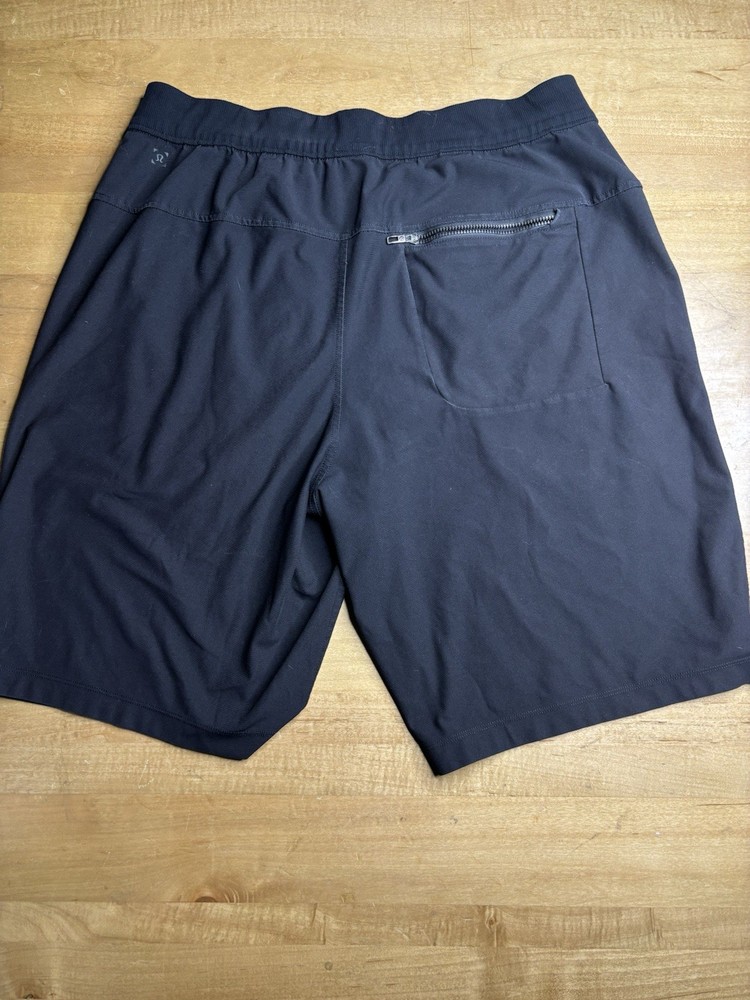 Men’s Black Lululemon Shorts Size Large Long Weekend Short 11 Inch