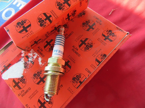 Original Alfa Romeo 33 145 146 1.7 16V 90-96 Candela 60569957 New OEM Part  