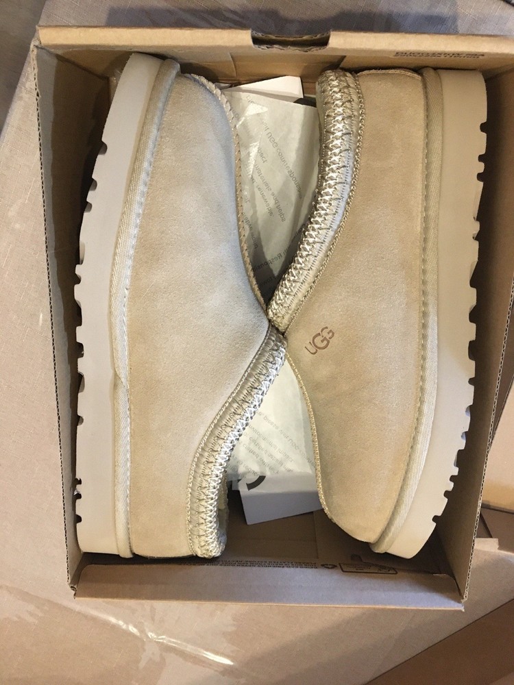 size 12 Women's 10 Men's Mustard seed UGG Tasman slipper