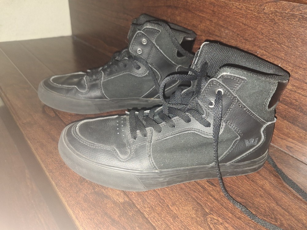Supra Brand High Top skate shoes, black on black pre owned 58201-001 Size 4.5