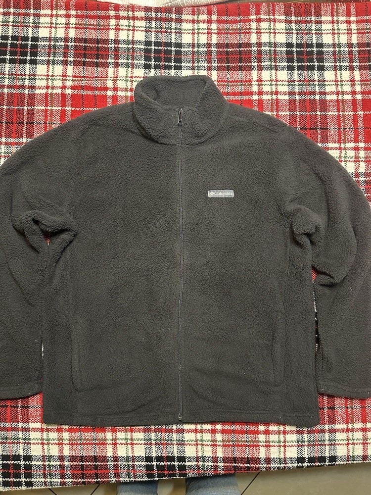 Columbia Men's Klamath Range II Half Zip fleece pullover made of 100% polyester