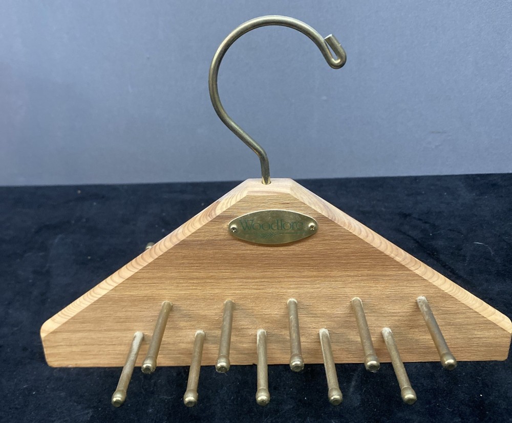 WOODLORE CEDAR and BRASS TIE & BELT HANGER 20 Pegs Organizer