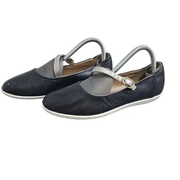 Clarks Womens Size 8 Black Mary Jane Flats with Cushioned Soft Comfort