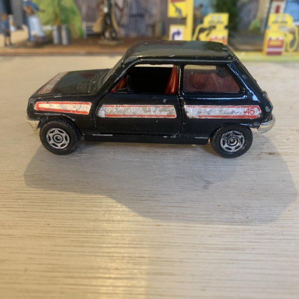 Vintage Corgi Renault 5 TS Diecast Model Car 1:36 Scale with Opening Doors