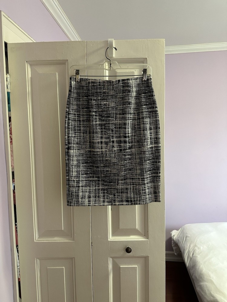 Amanda + Chelsea Black And White Skirt Size 4