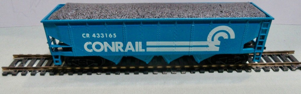 Unbranded  HO Scale Conrail CR 433165 Four Bay Hopper Car With Foam Filler