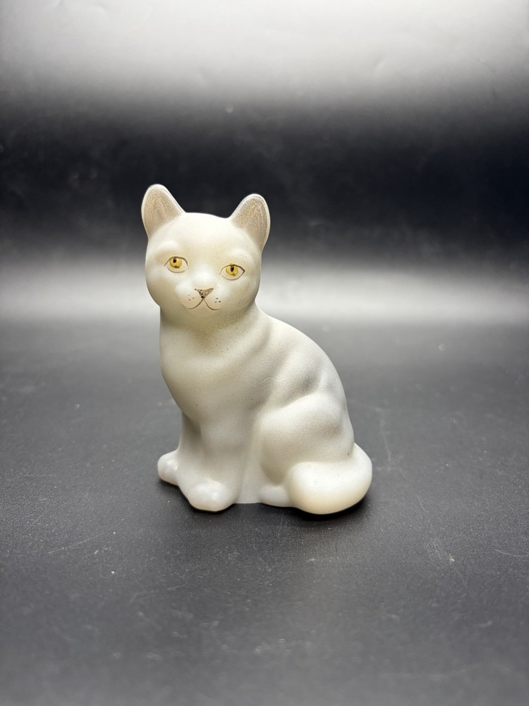 Fenton Glass Gray Cat Figurine Hand Painted Artist Signed Vintage Rare
