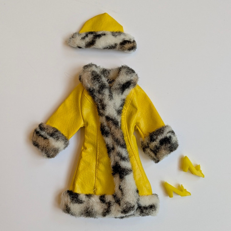 Vintage 1970s Barbie Great Coat #1459 Set - Yellow Animal Print Coat, Shoes, Hat