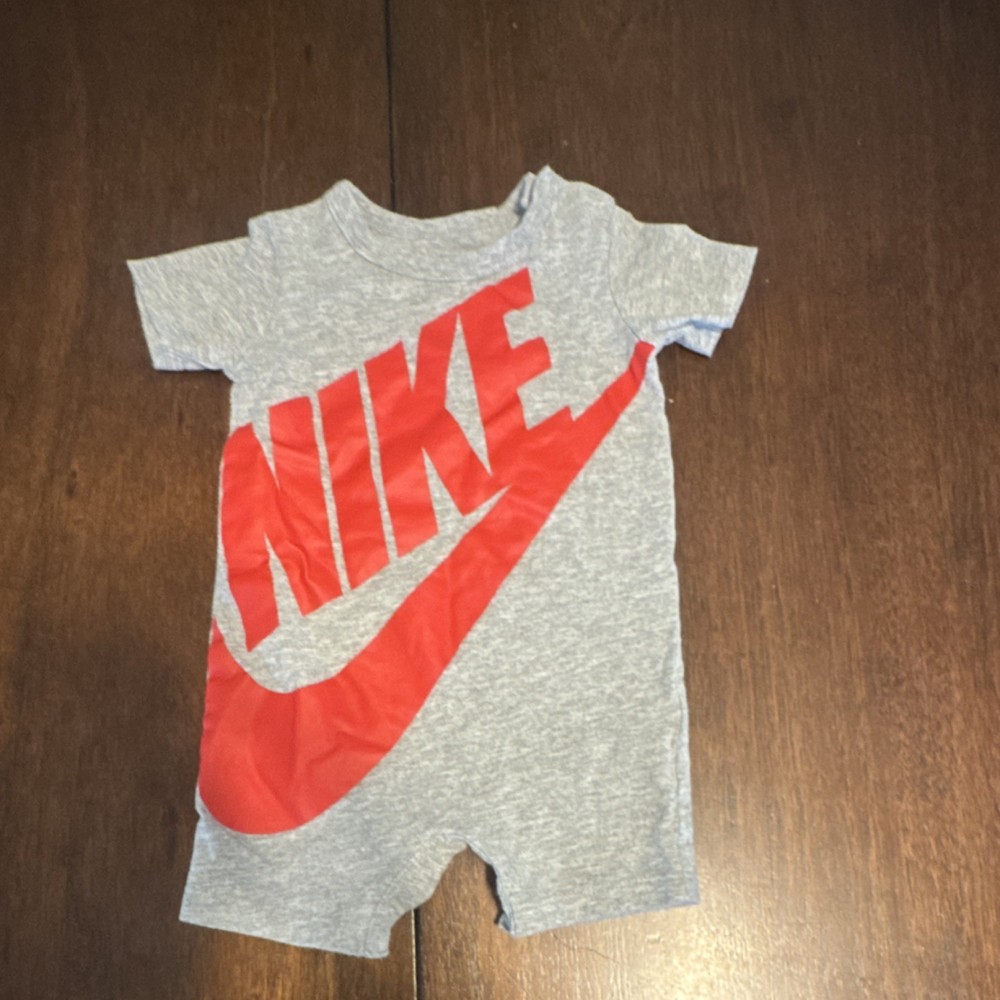 Nike Baby Romper One-Piece Gray Red Logo Short Sleeve 6/9M Bodysuit