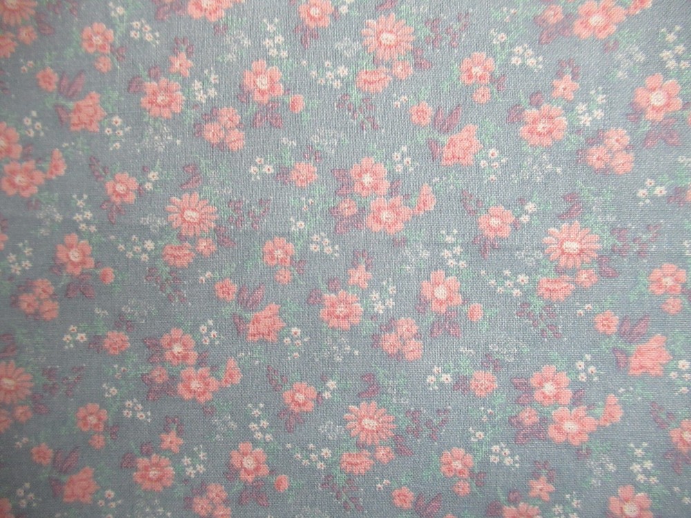 VTG  2 1/2 YARDS  FLORAL  Print  BLUE & PINK   Floral  Cotton  Fabric  NEW