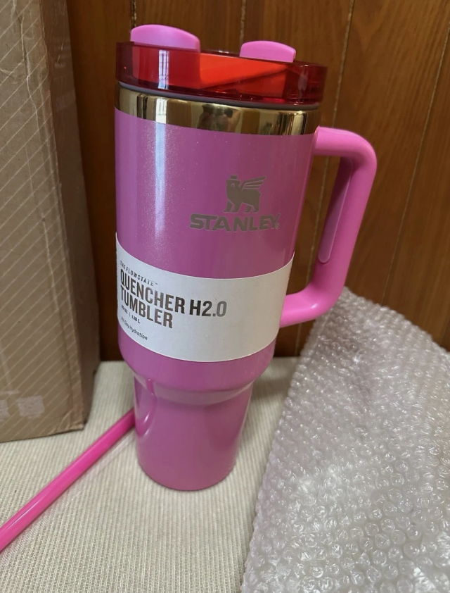 Stanley X WICKED GLINDA 40 oz Tumbler Thirst Quencher Pink Glitter NEW