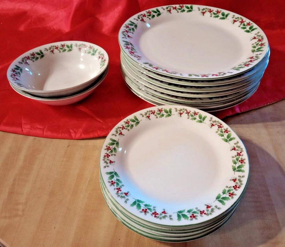 14 pc Gibson Everyday Christmas Charm Holly Berry Green Trim Dinnerware Set